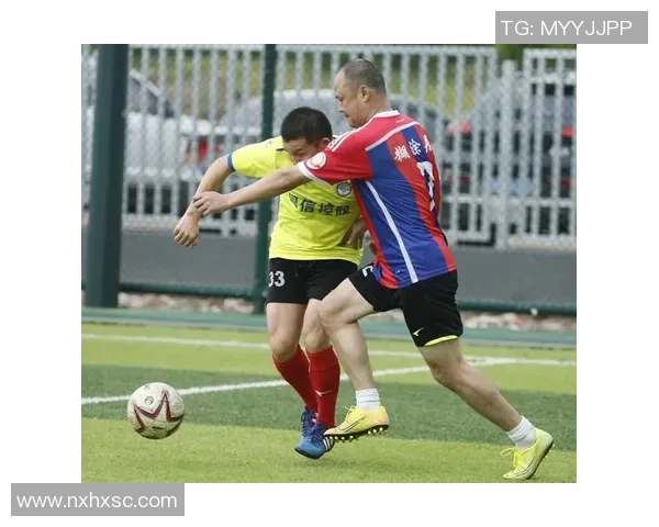 情侣足球：在绿茵场上谱写爱的旋律与默契的配合